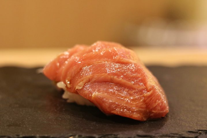 北新地の会員制寿司 鮨処 然 新マッハのオススメごはんですよ